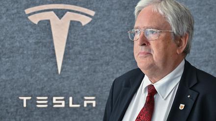 Brandenburgs Wirtschaftsminister Jörg Steinbach (SPD) kritisiert Tesla-Chef Elon Musk (Archivbild).