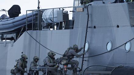 Militärübung auf der HMS Skaftö in Göteburg, Schweden.