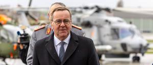 Bundesverteidigungsminister Boris Pistorius im November 2024bei einem Bundeswehrtermin in Donauwoerth.