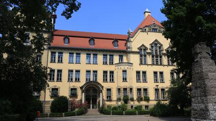 Die Friedrich-Bergius-Schule ist in einem repräsentativen Altbau am Perelsplatz in Friedenau beheimatet. 