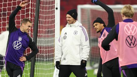 Aufwärmen für den Jahresausklang. Deutschland spielt gegen Ungarn in Budapest. 