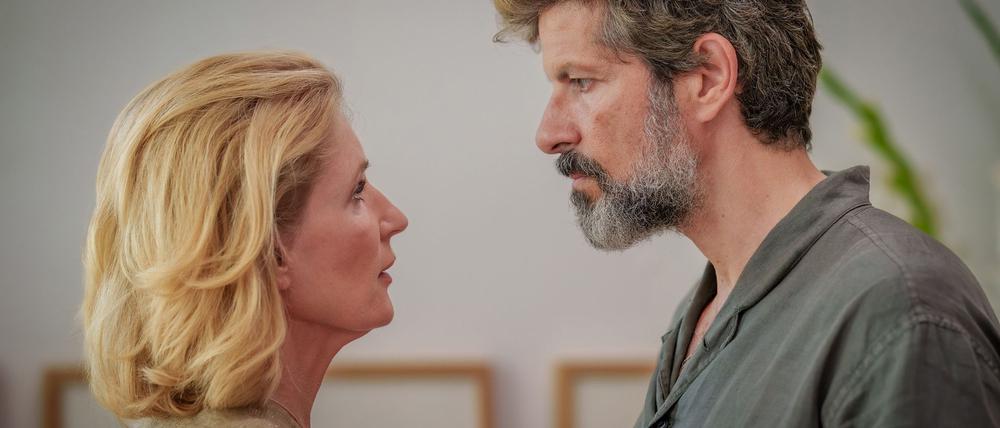 Martina (Maria Furtwängler) scheint verändert. Ehemann Andi (Pasquale Aleardi) ist misstrauisch.