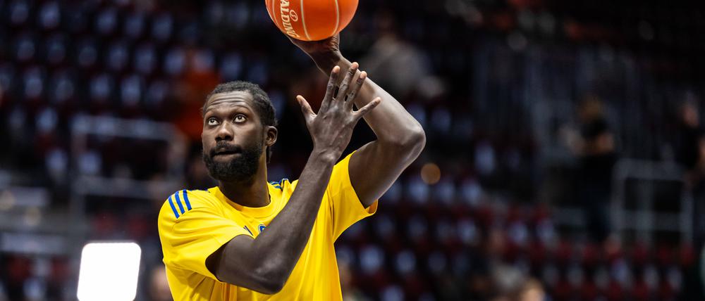 Khalifa Koumadje wechselt von Alba Berlin nach China. 