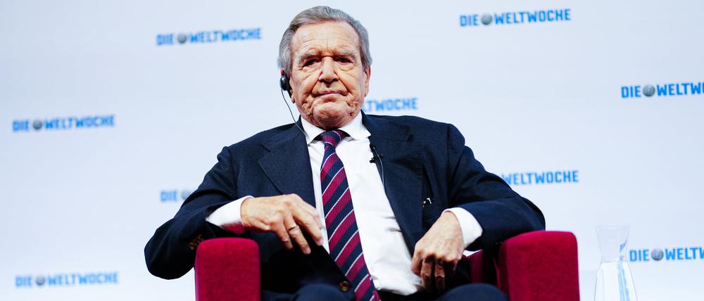 Altkanzler Gerhard Schröder nimmt in Wien an einer Diskussionsrunde der „Weltwoche“ über den Ukrainekrieg teil. (Archivbild)