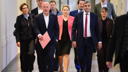 Die Spitzen der Regierungskoalition haben ihre Sparpläne vorgestellt - ein Konzept zu mehr Einnahmen durch Parkgebühren soll noch folgen. 