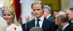 Kronprinzessin Mette-Marit von Norwegen (l) und ihr Sohn Marius Borg Høiby.