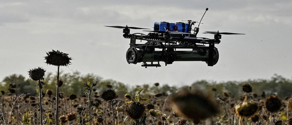 Kampfdrohne mit Abschussvorrichtung für Granaten: Um die EU aufzurüsten, wird es massive Investitionen in Zukunftstechnologien geben müssen, die sowohl zivilen als auch militärischen Zwecken dienen. 