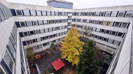 Das Rechenzentrum neben dem Turm der Garnisonkirche. 