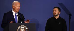 Joe Biden und der ukrainische Präsident beim NATO-Gipfel in Washington.