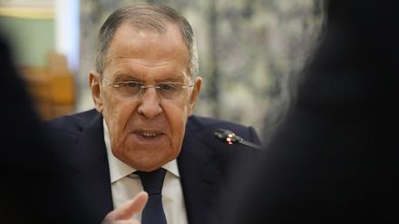 Sergej Lawrow, Außenminister von Russland, spricht während eines Gesprächs mit dem kolumbianischen Außenminister Murillo (Symbolbild).