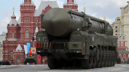 Eine strategische russische Atomrakete vom Typ Topol-M auf demn Roten Platz (Archivbild)