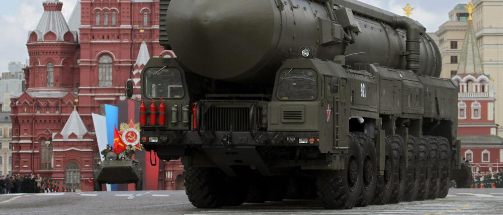 Eine strategische russische Atomrakete vom Typ Topol-M auf demn Roten Platz (Archivbild)