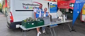 Der Steglitzer Suppenbus hält immer dienstags unter der Tiburtiusbrücke am U-Bahnhof Schloßstraße.