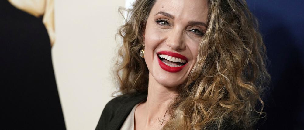 Hollywood-Star Angelina Jolie begibt sich für eine neue Rolle in die Pariser Modeszene. (Archivbild)