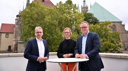 Georg Maier (l-r, SPD), Thüringer Parteichef und geschäftsführender Innenminister von Thüringen, Katja Wolf, BSW-Fraktionschefin, Mario Voigt, CDU-Fraktionschef.