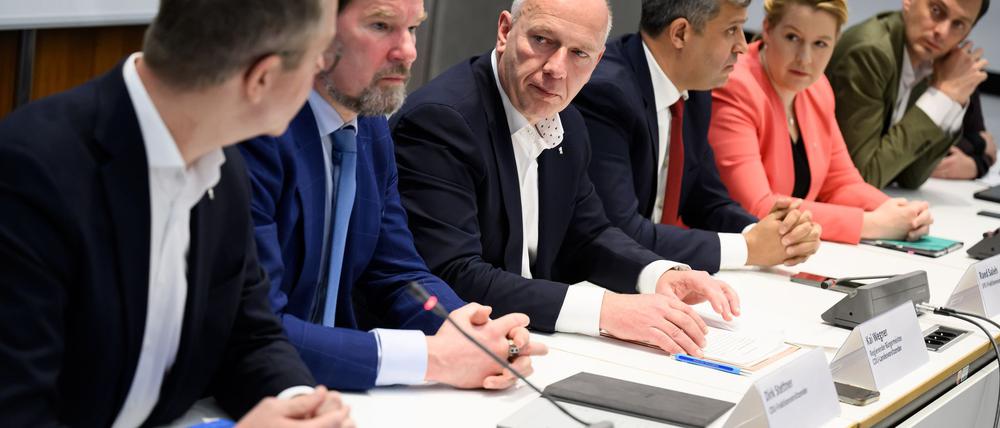 Wegner verteidigt Sparmaßnahmen.