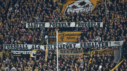 Für einige Fans gehört das Pöbeln im Stadion zum Fußball dazu. 