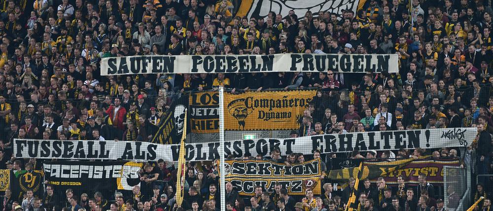 Für einige Fans gehört das Pöbeln im Stadion zum Fußball dazu.