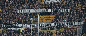 Für einige Fans gehört das Pöbeln im Stadion zum Fußball dazu. 