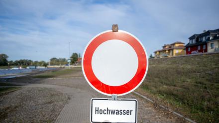 Das Sommer-Hochwasser von 2013 wurde für Regionen an der Elbe in der Prignitz 2013 gefährlich. Seit vielen Jahren wird aber der Schutz vor extrem hohen Wasserständen verstärkt. (Archivbild) 