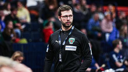 Füchse-Trainer Jaron Siewert blickt trotz der jüngsten Ergebniskrise positiv auf das Champions-League-Duell mit Bukarest.