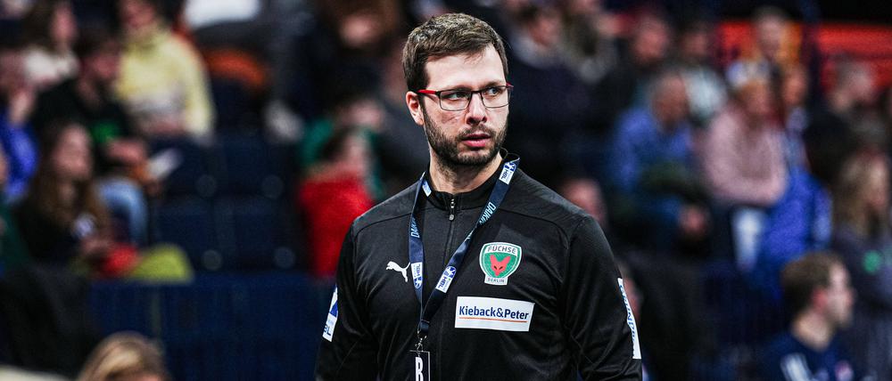 Füchse-Trainer Jaron Siewert blickt trotz der jüngsten Ergebniskrise positiv auf das Champions-League-Duell mit Bukarest.