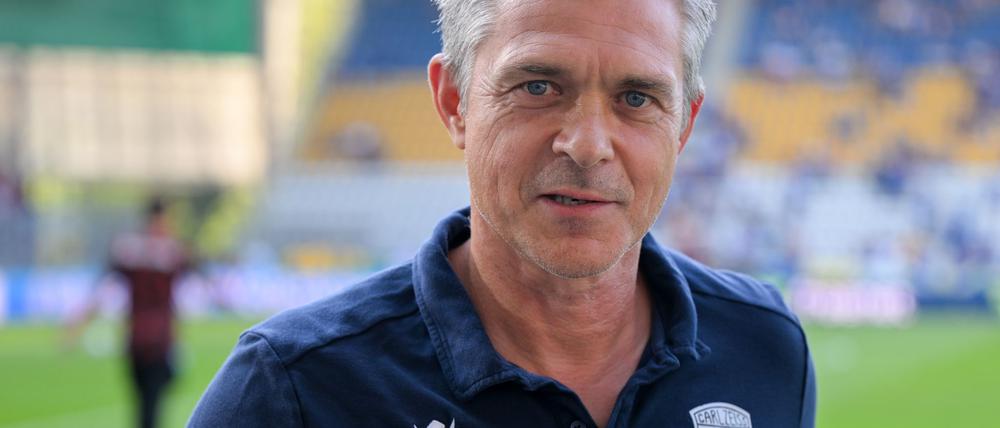 Fußball-Regionalligist FC Carl Zeiss Jena muss bis zur Winterpause auf Trainer Henning Bürger verzichten.
