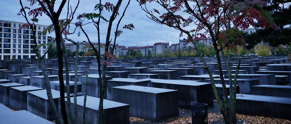 Blick über das Stelenfeld des Mahnmals für die ermordeten Juden Europas, das auch Holocaust-Mahnmal genannt wird. 