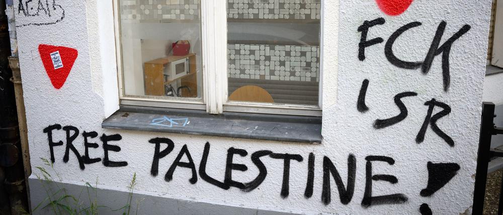Antisemitische Schmierereien in Neukölln - Polizeipräsidentin Barbara Slowik hat vor offener Judenfeindlichkeit in Berlin gewarnt. (Archivbild)