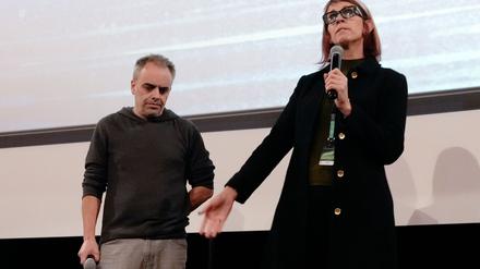 US-Regisseur Joel Souza und Kamerafrau Bianca Cline bei der Premiere.