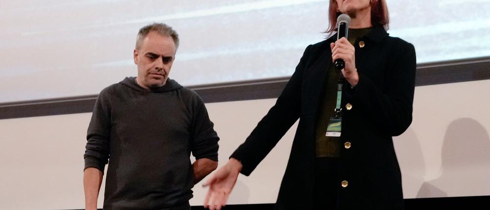 US-Regisseur Joel Souza und Kamerafrau Bianca Cline bei der Premiere.