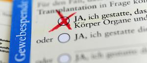 Die Rückseite eines ausgefüllten Organspendeausweises (Symbolbild).