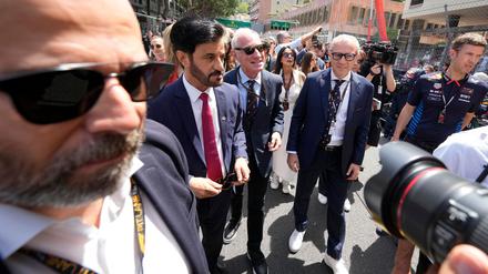 Fia-Boss Mohammed Ben Sulayem (2.v.l) wird von den Fahrern kritisiert. 