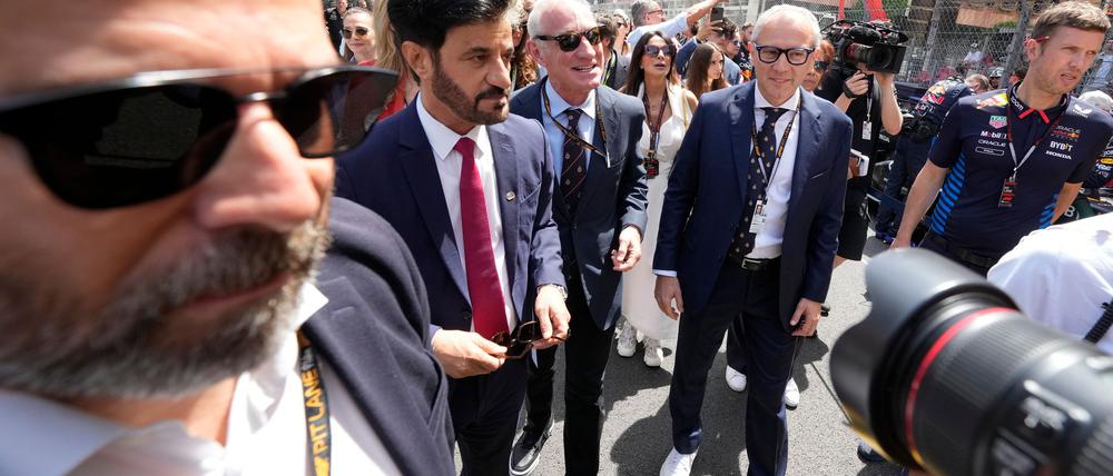 Fia-Boss Mohammed Ben Sulayem (2.v.l) wird von den Fahrern kritisiert.