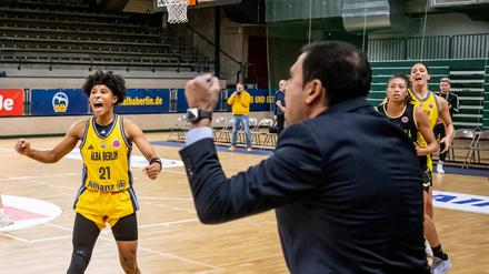 Deeshyra Thomas und Trainer Cristo Cabrera durften erstmals international jubeln.