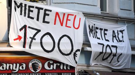 Proteste gegen Mieterhöhung: Wohnen wird in Deutschland immer teurer. Ende 2025 könnte das Gesetz, das diese Entwicklung bremsen soll, auslaufen. 