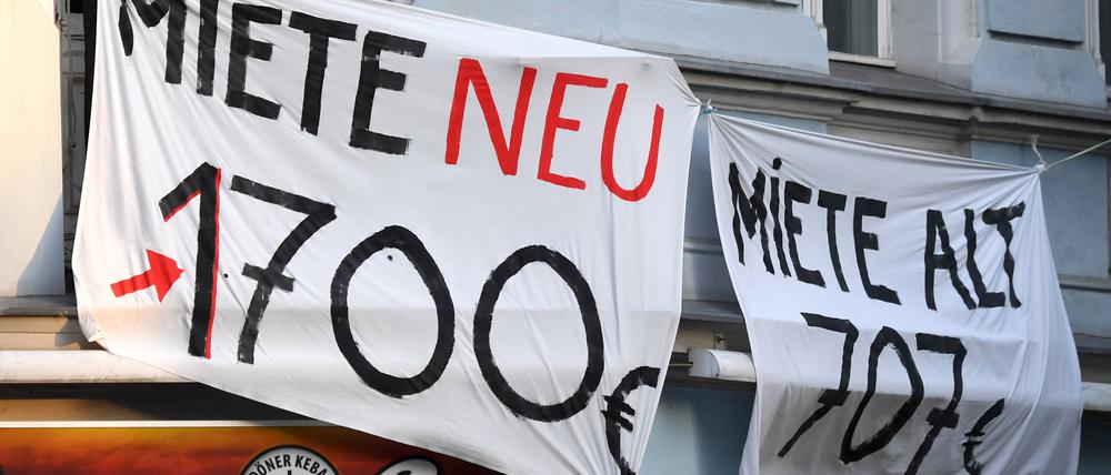 Proteste gegen Mieterhöhung: Wohnen wird in Deutschland immer teurer. Ende 2025 könnte das Gesetz, das diese Entwicklung bremsen soll, auslaufen.