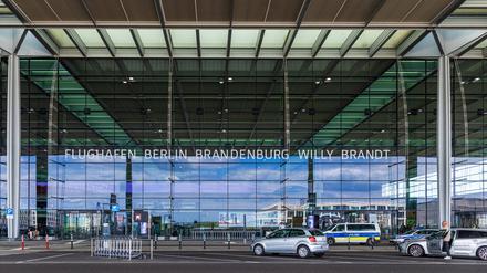 Das verglaste Terminal 1 am Flughafen BER ist eine Gefahr für Vögel.