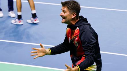 Große Freude: Teamchef Michael Kohlmann bejubelt den Einzug ins Halbfinale des Davis Cups.