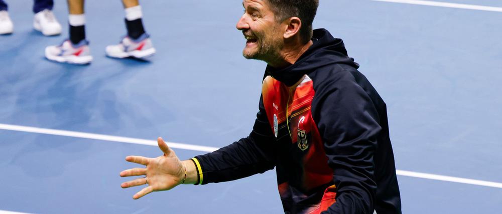 Große Freude: Teamchef Michael Kohlmann bejubelt den Einzug ins Halbfinale des Davis Cups.