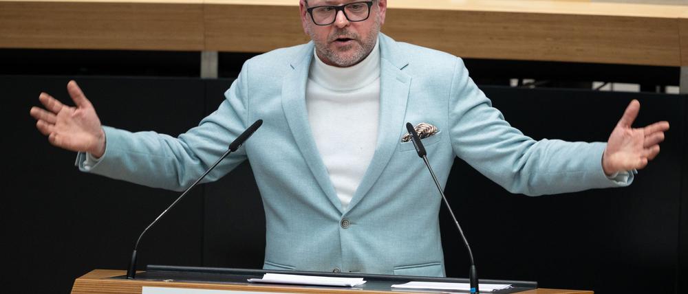 Grünen-Fraktionschef Werner Graf wirft Kultursenator Joe Chialo (CDU) vor, gescheitert zu sein.