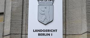 Ein Mann, der Mädchen im Internet sexuell belästigt haben soll, hat zu Prozessbeginn gestanden. (Symbolbild)