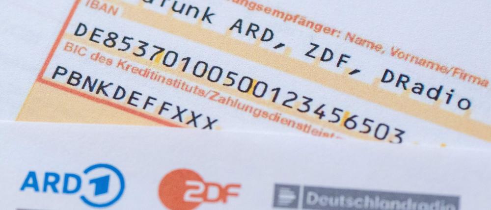 Aktuell beträgt der Rundfunkbeitrag monatlich 18,36 Euro. (Symbolbild)