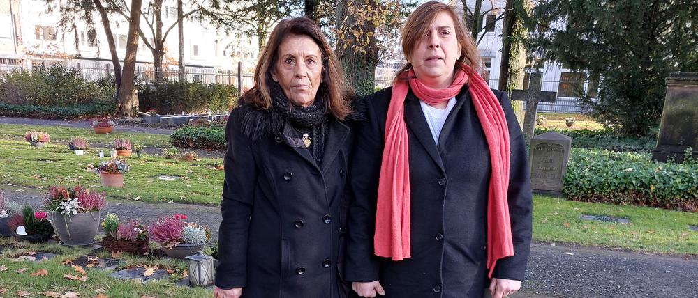 Am Grab von Orazio Giamblanco: Lebenspartnerin Angelica Stavropolou und ihre Tochter Efthimia Berdes. 