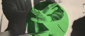 Eine Person wehrt mit entschlossener Geste einen angebptenen Umschlag ab. Das Bild steht symbolisch für den Umgang mit schwierigen Entscheidungen – in diesem Fall das Erbe anzunehmen oder abzulehnen.