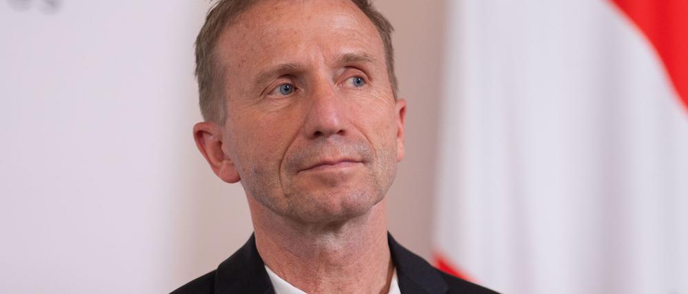 Der ÖFB-Chef Klaus Mitterdorfer gibt im Machtkampf auf. 