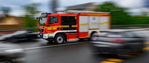 Ein zweijähriger Junge ist in Pirna in einen Schacht gefallen und musste von der Feuerwehr befreit werden.