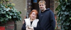 Die Autorin Christa Kozik und ihren Enkel Christoph Kozik trennen 46 Lebensjahre und einige politische Ansichten. Was sie verbindet: Achtung voreinander.