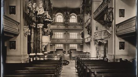 Innenraum der Garnisonkirche, um etwa 1920. 