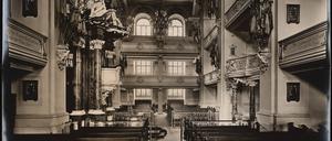 Innenraum der Garnisonkirche, um etwa 1920. 